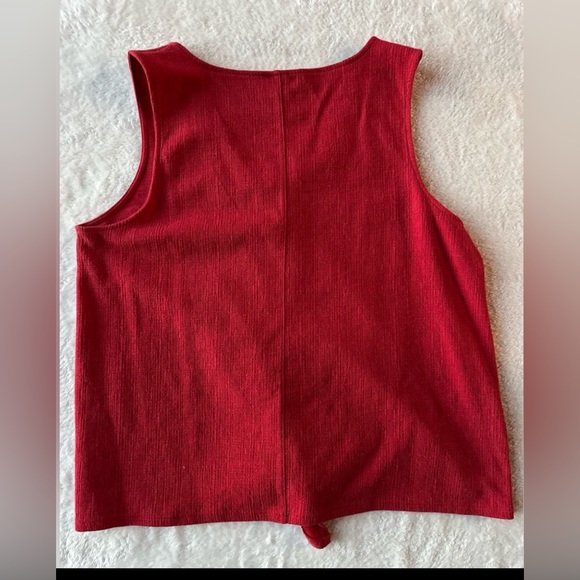 2 Old Navy sleeveless shirts. Both size Medium. Buttons with tie. EUC. - Picture 10 of 16